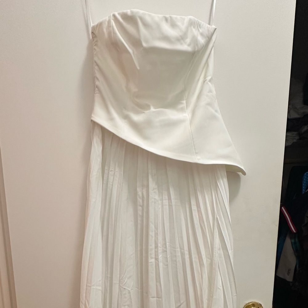 Elegant White Strapless Dress